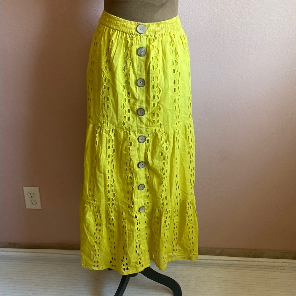 NAOO National Ak Outfits Yellow Eyelet Button-Down Skirt